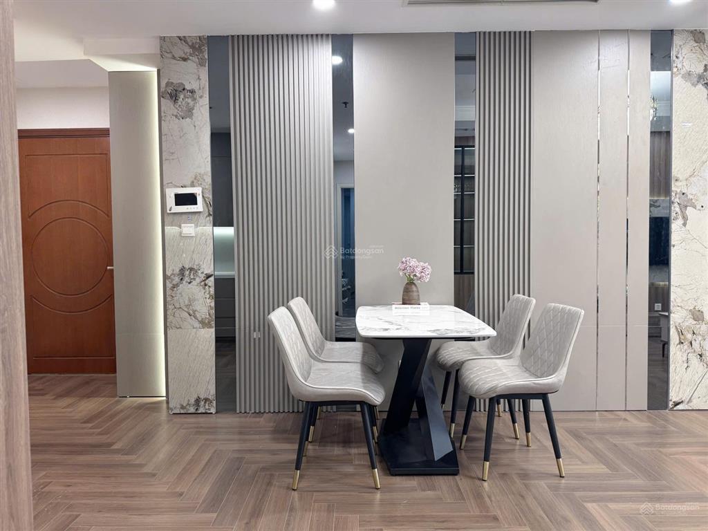Chủ nhà gửi bán căn hộ luxury p2, thiết kế 2n, 82m2, full đồ nội thất, giá cực tốt, xem là mê