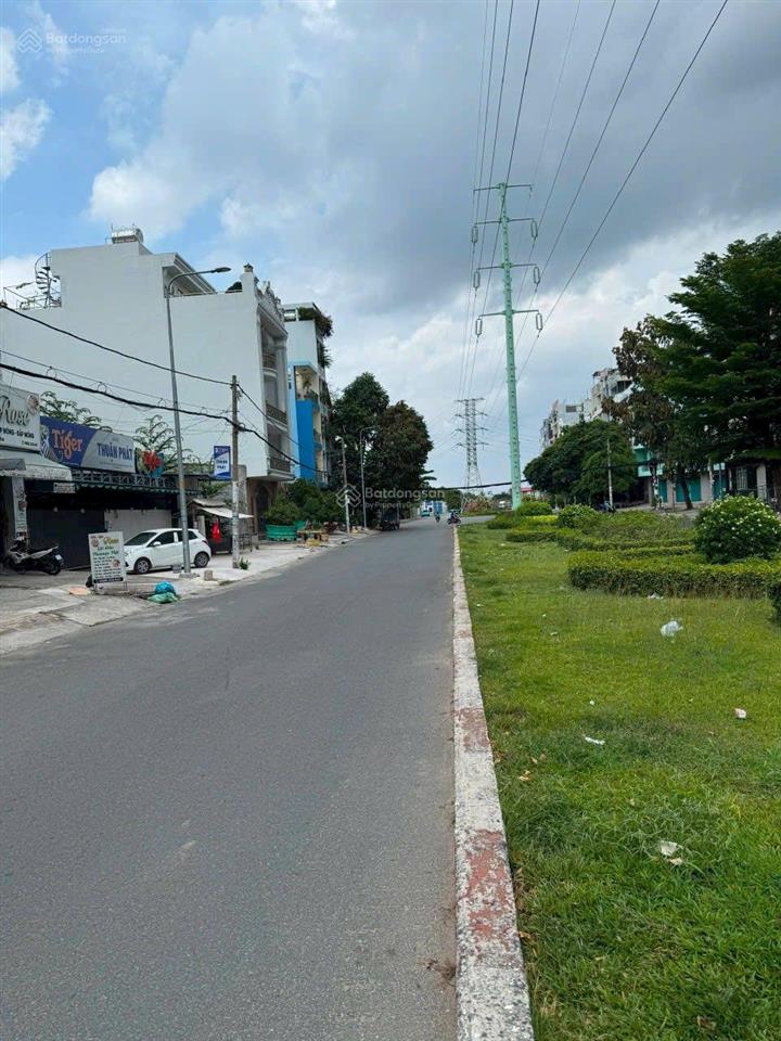 Bán nhà mt song hành, quận 6, dt 4 x 18m, 3.5 tấm, 12 tỷ. đường rộng 30m (tín hưng)