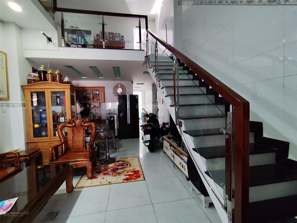 Hẻm tân hương  gần chợ tân hương  4,2x15  chủ cho thuê 12tr  nhà kiên cố còn ở tốt