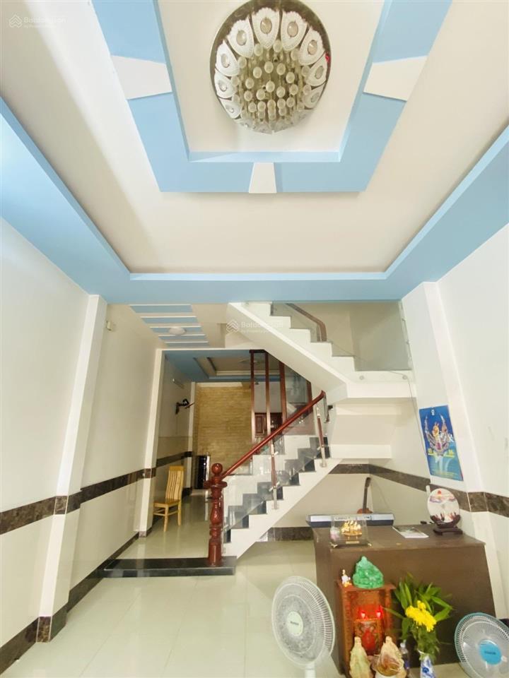 Hẻm tân quý  gần aeon  chính chủ đang ở  4,2x15,5  sổ vuông a4  3 tầng