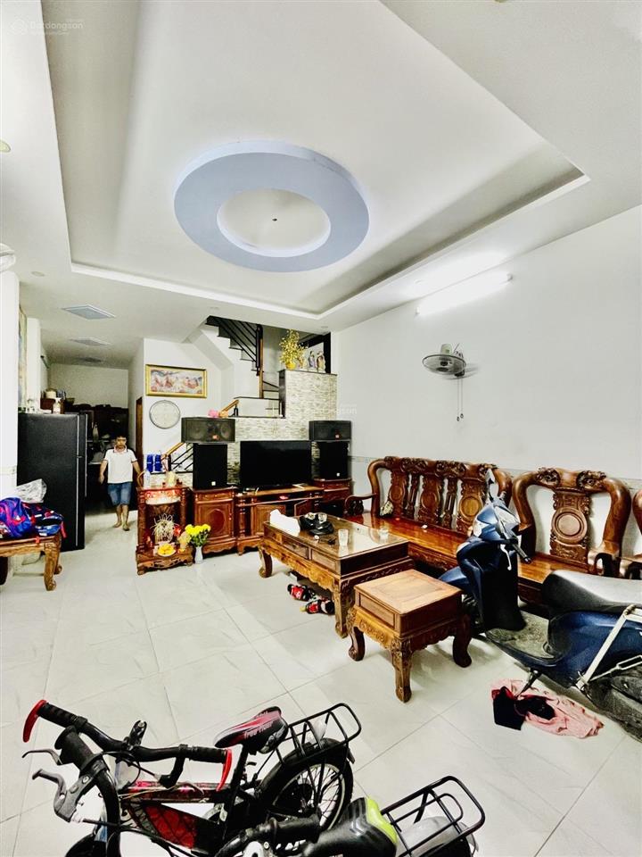 Hẻm oto đ. tân sơn nhì  khu vip  4,5x12  3tầng  chủ ở  nhà còn mới  chính chủ lâu năm