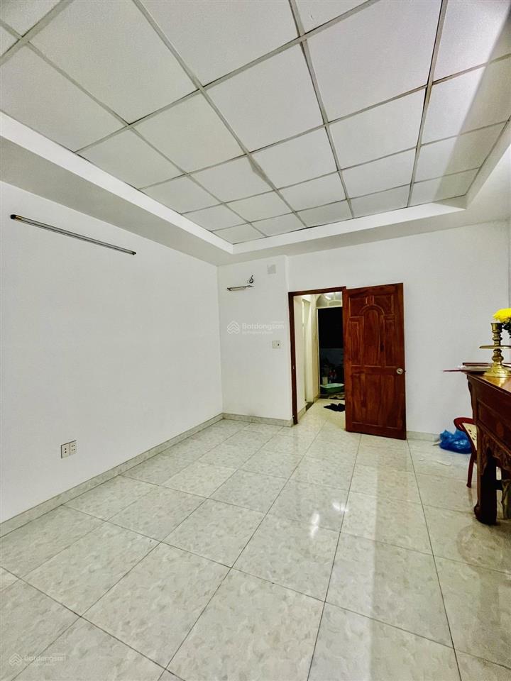 Hẻm oto đ. tân sơn nhì  khu vip  4,5x12  3tầng  chủ ở  nhà còn mới  chính chủ lâu năm
