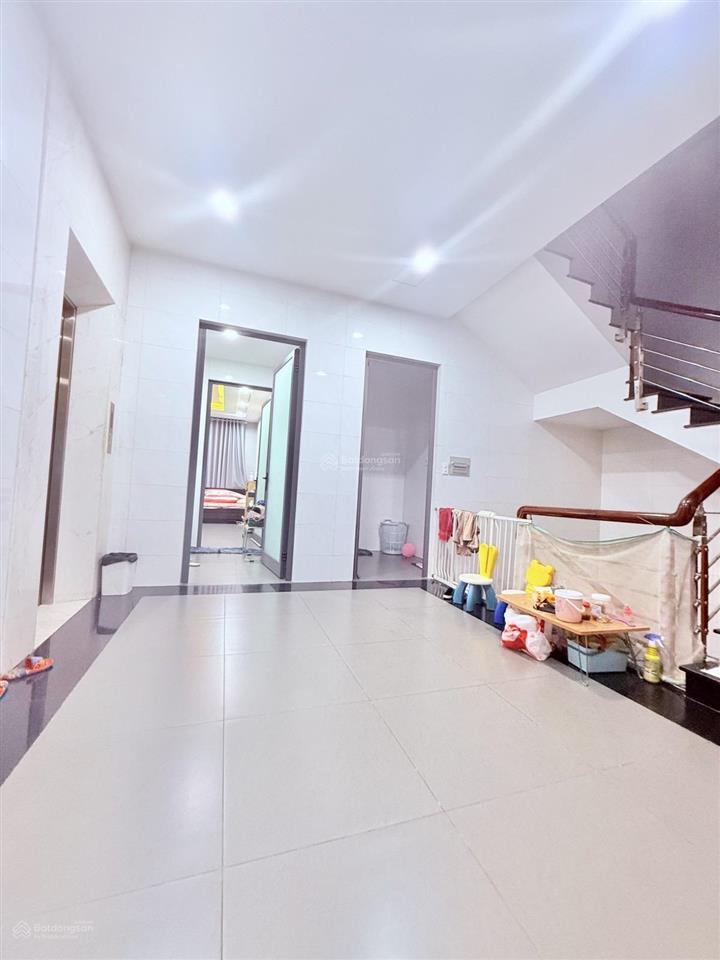 Trịnh đình trọng  5 tầng  8x23m  thang máy  12p chdv  dtsd 800m2  đường 12m
