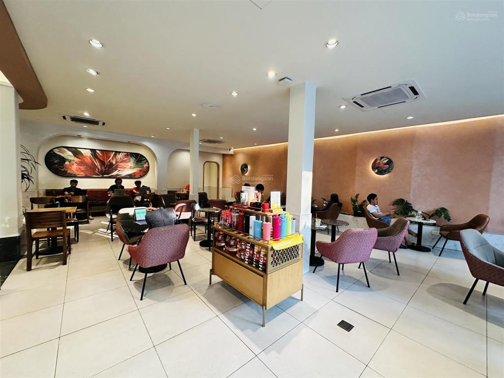 Mặt tiền kênh tân hoá  cho highland thuê 91tr/th  222m2 công nhận đủ  ngang gần 15m