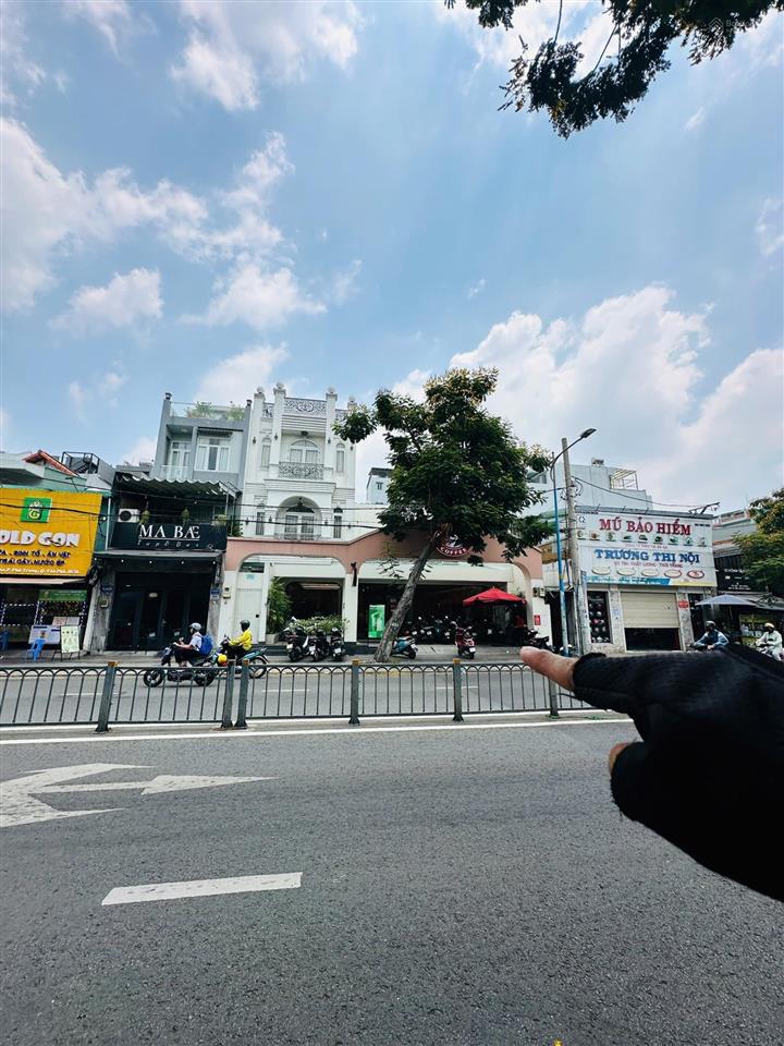 Mặt tiền kênh tân hoá  cho highland thuê 91tr/th  222m2 công nhận đủ  ngang gần 15m