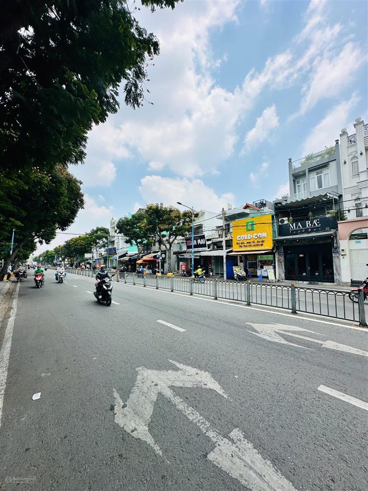 Mặt tiền kênh tân hoá  cho highland thuê 91tr/th  222m2 công nhận đủ  ngang gần 15m