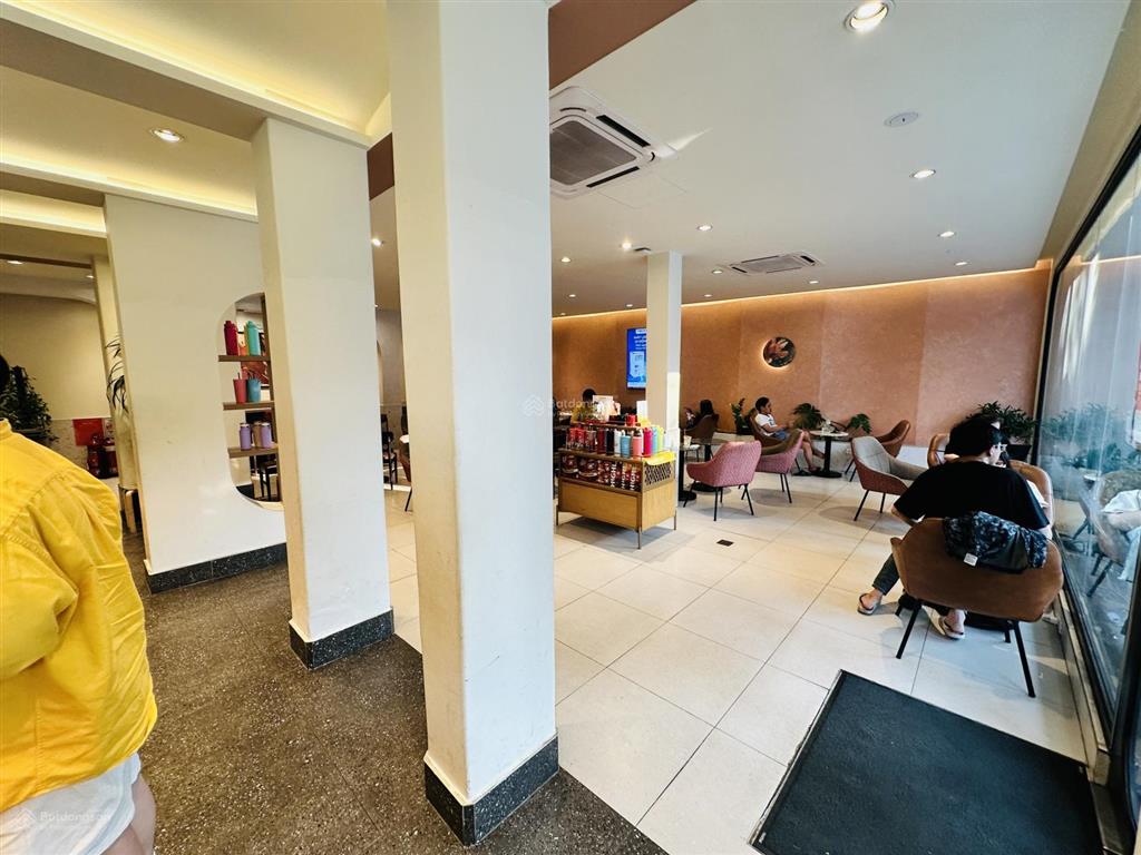 Mặt tiền kênh tân hoá  cho highland thuê 91tr/th  222m2 công nhận đủ  ngang gần 15m