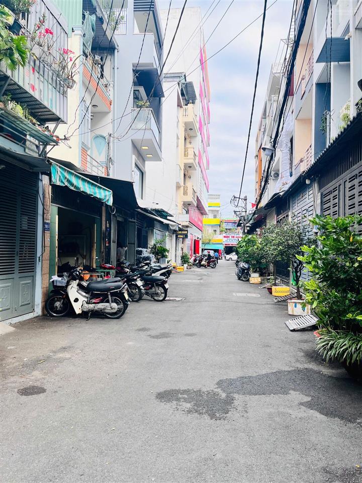 Hạ giá 500tr bán gấp nhà ngang lớn gò dầu (6mx15.5m), hẻm xe tải 6m