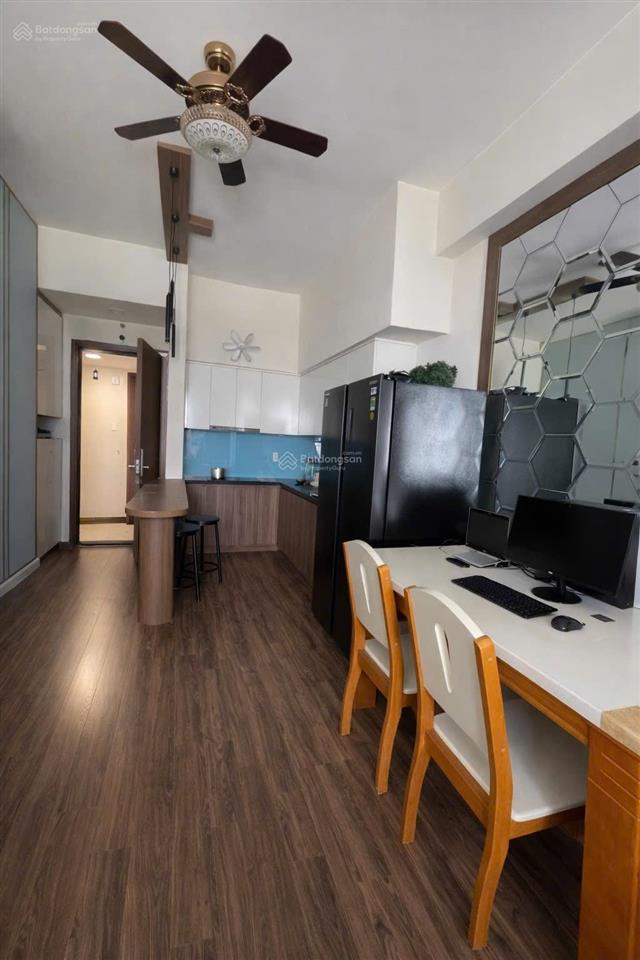Chính chủ cần bán căn 56m² toà mp15 nhà đã có sổ hồng để lại full nt giá tốt trên thị trường