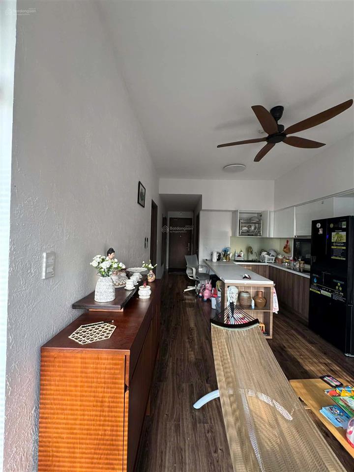Cần bán căn 72m2 hướng đông nhà mới view đẹp đã có sổ hồng giá 4.2 tỷ tặng kèm nội thất dính tường