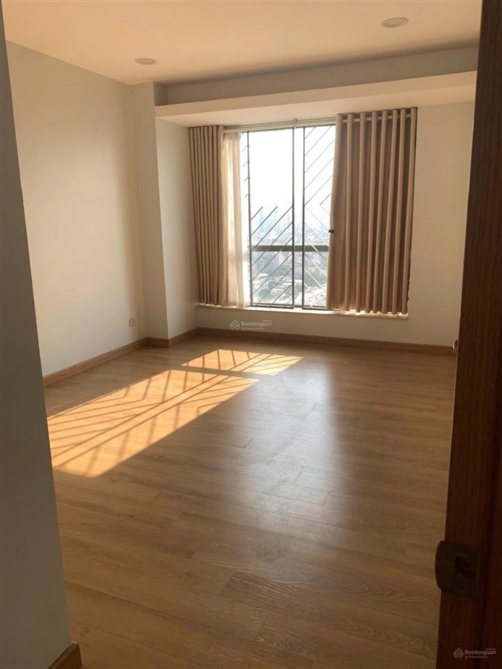 *do không có nhu cầu sử dụng, nhà em cần bán căn hộ 03 phòng ngủ tại tháp a.