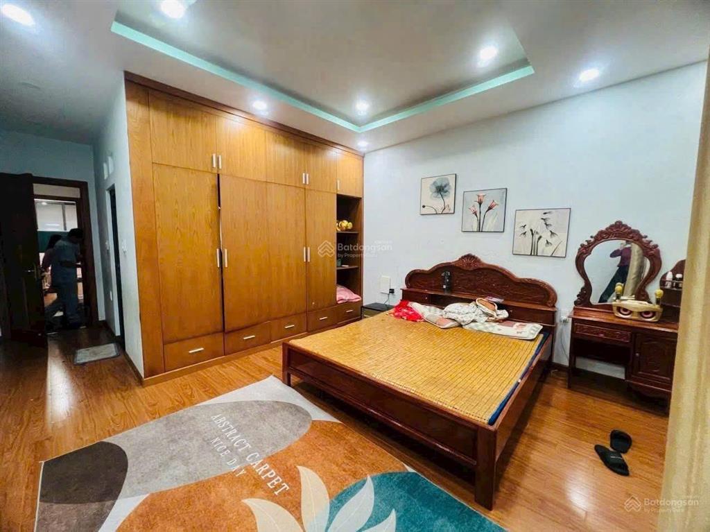 Chủ cần bán gấp nhà 4 tầng  sát vạn phúc  nội thất rất cao cấp  dt 4x18m