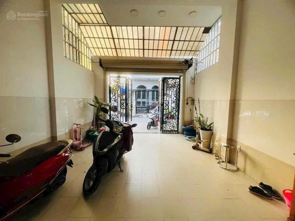 Chủ cần bán gấp nhà 4 tầng  sát vạn phúc  nội thất rất cao cấp  dt 4x18m