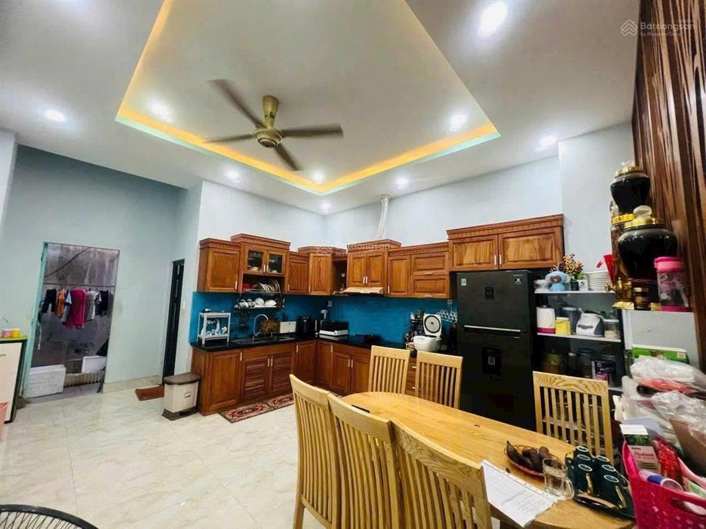 Chủ cần bán gấp nhà 4 tầng  sát vạn phúc  nội thất rất cao cấp  dt 4x18m