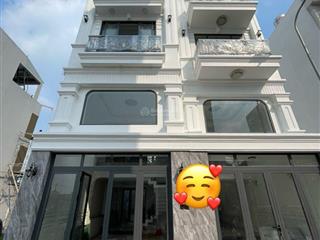 Sát chợ hiệp bình  đường 7m có vỉa hè  5 tầng thang máy  chỉ 8.5 tỷ