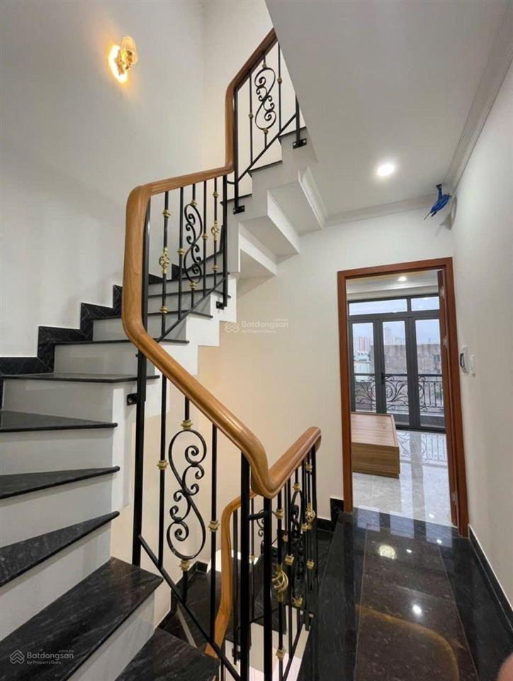 Sát chợ hiệp bình  đường 7m có vỉa hè  5 tầng thang máy  chỉ 8.5 tỷ