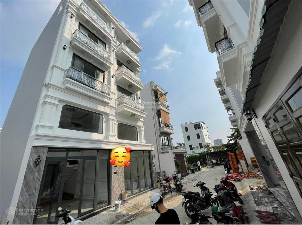 Sát chợ hiệp bình  đường 7m có vỉa hè  5 tầng thang máy  chỉ 8.5 tỷ