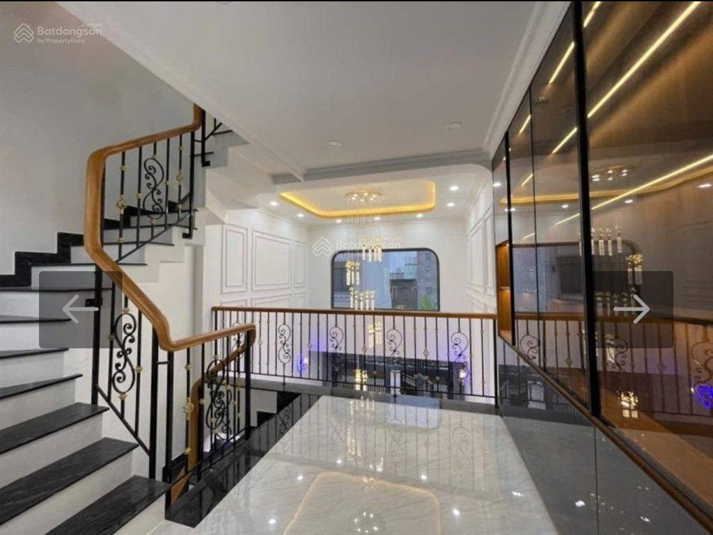 Sát chợ hiệp bình  đường 7m có vỉa hè  5 tầng thang máy  chỉ 8.5 tỷ