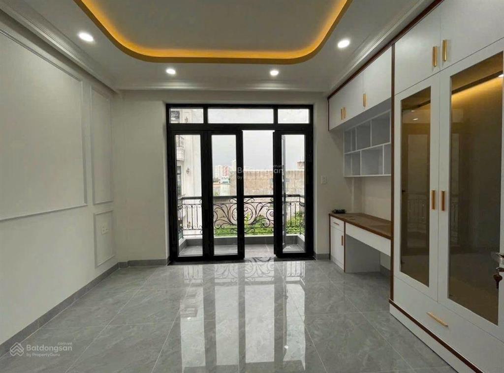 Sát chợ hiệp bình  đường 7m có vỉa hè  5 tầng thang máy  chỉ 8.5 tỷ