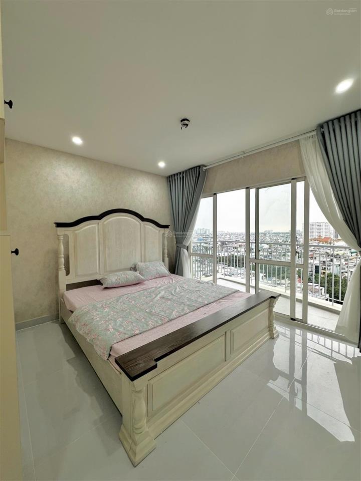 Cho thuê cc 3pn 2wc tại oriental plaza, 13 triệu, 106m2, giá cực chất