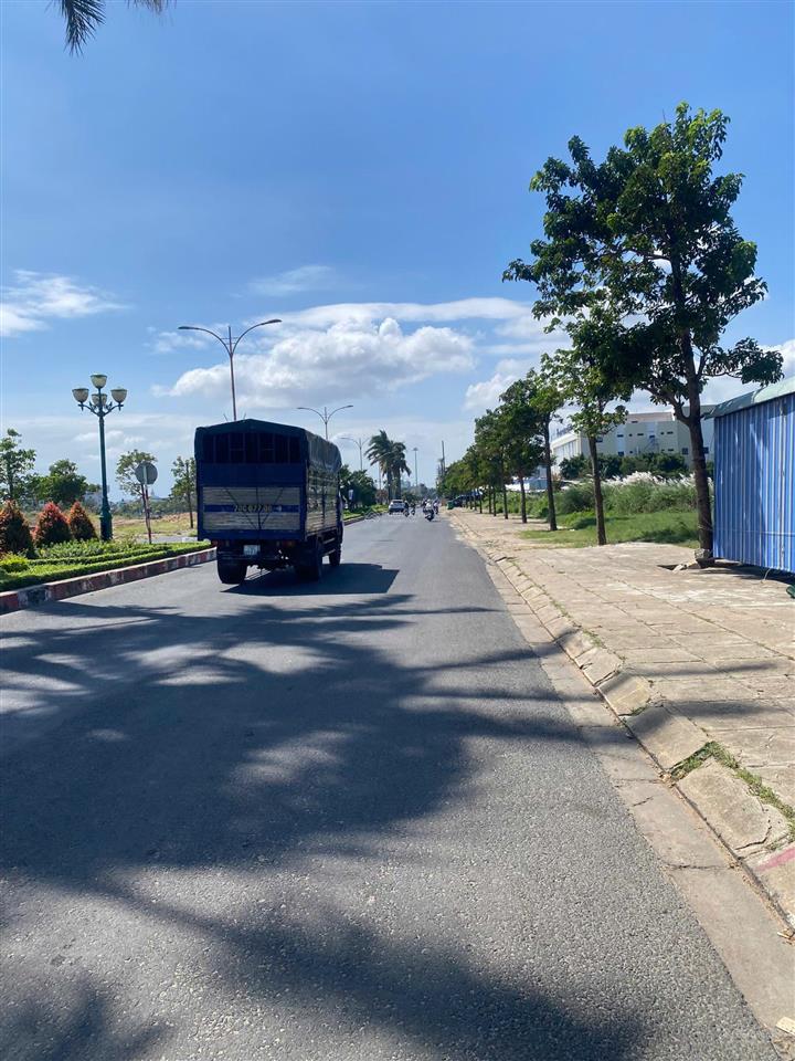 Bán nhà 5 tầng gần vincome tuy hòa, sổ hồng riêng hoàn công . giá tốt nhất thị trường  0866 563 ***