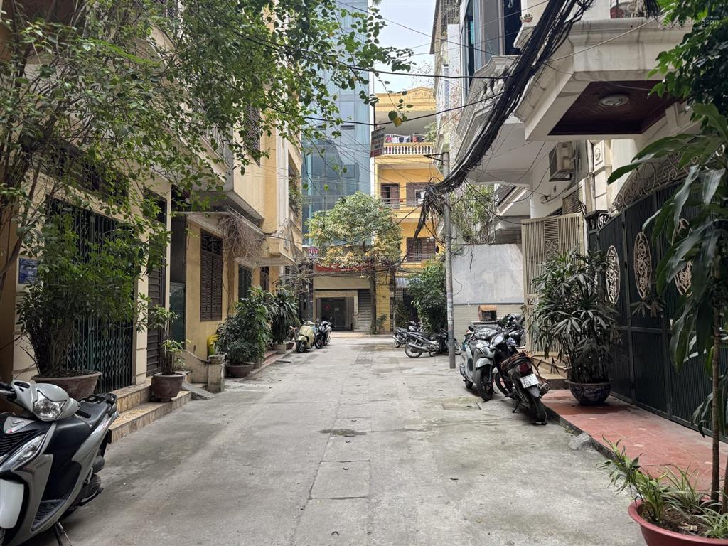 Hàng kín kim mã  63m2/26,5 tỷ/8 tầng  ô tô tránh đỗ 24/7  sát vđ1  ngõ thông kinh doanh