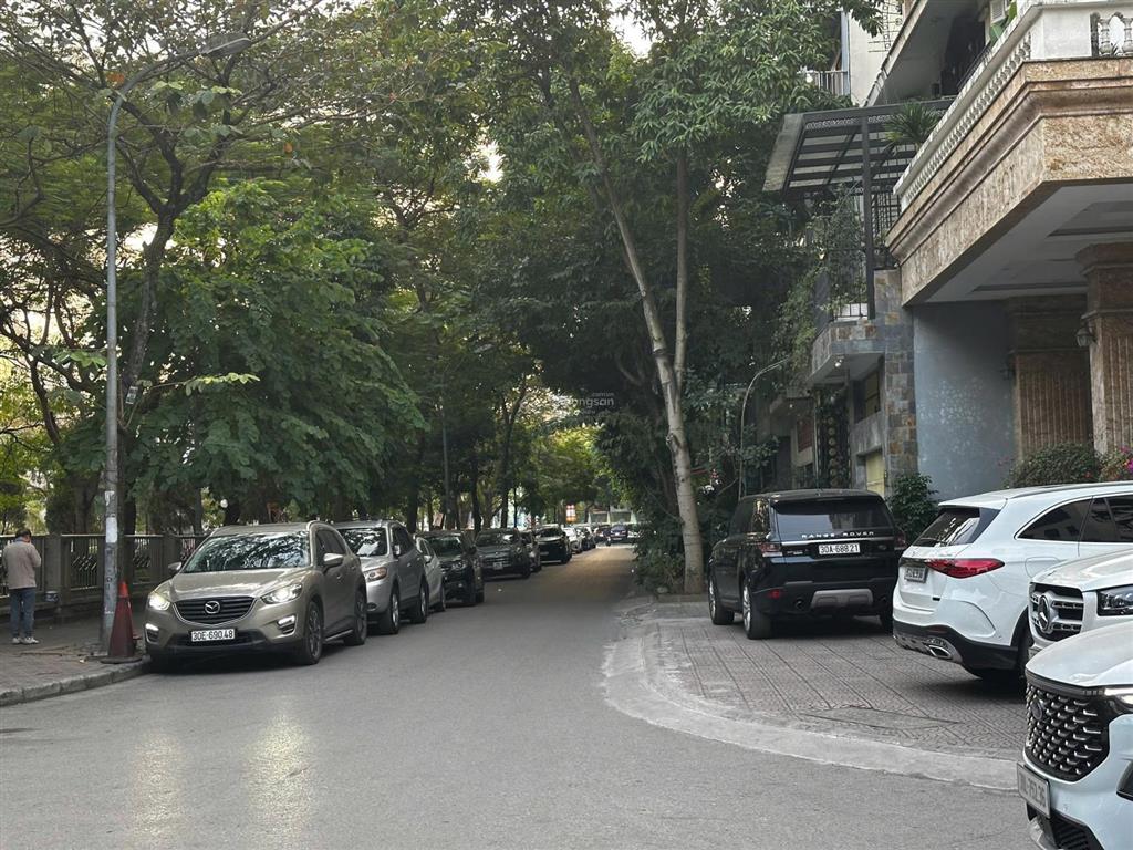 Mặt phố  trung hoà  105m2  mt5.5m  56.5 tỷ  vỉa hè  ô tô dừng đỗ  chủ bán gấp trước tết !!!