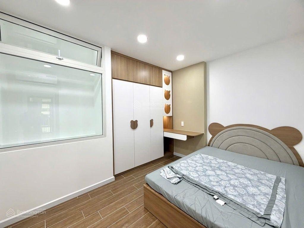 Nhà đường hoàng văn thụ, trung tâm phú nhuận. nhà mới 5 tầng full nội thất