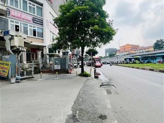 Mảnh đất siêu hiếm  đối diện đại học quốc gia hà nội. ô tô tải qua nhà.