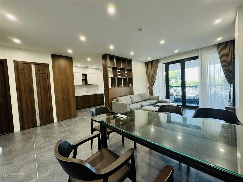 Căn hộ cao cấp tây hồ. diện tích 112/126m2. 7 tầng thang máy. gara ô tô. giá chào bán 65 tỷ.