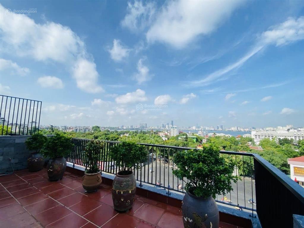 Căn hộ cao cấp tây hồ. diện tích 112/126m2. 7 tầng thang máy. gara ô tô. giá chào bán 65 tỷ.