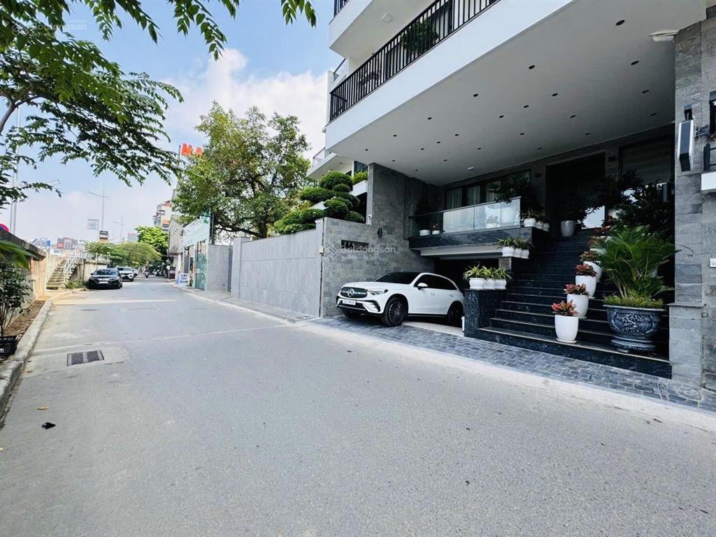 Căn hộ cao cấp tây hồ. diện tích 112/126m2. 7 tầng thang máy. gara ô tô. giá chào bán 65 tỷ.