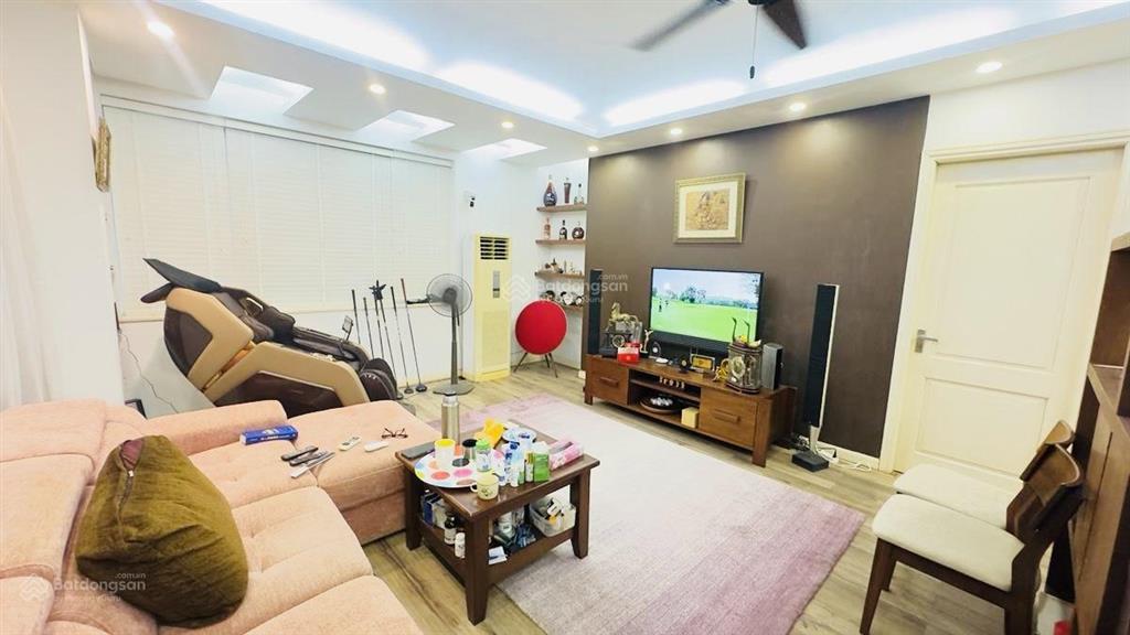 Bán nhà thụy khuê diện tích 180m2. 7 tầng thang máy. ô tô tránh cách hồ tây 30m. giá 68 tỷ tl.