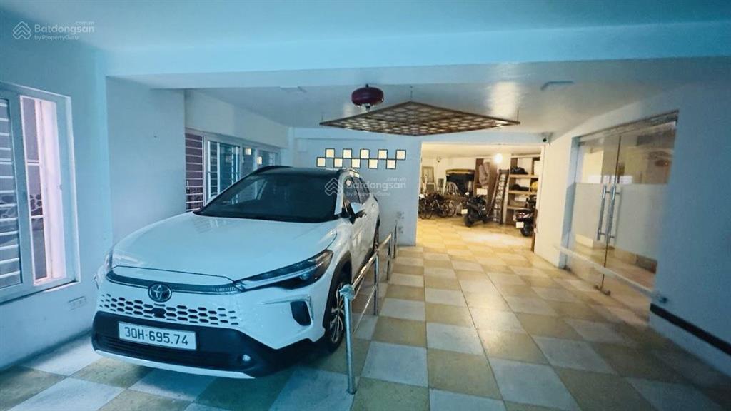 Bán nhà thụy khuê diện tích 180m2. 7 tầng thang máy. ô tô tránh cách hồ tây 30m. giá 68 tỷ tl.