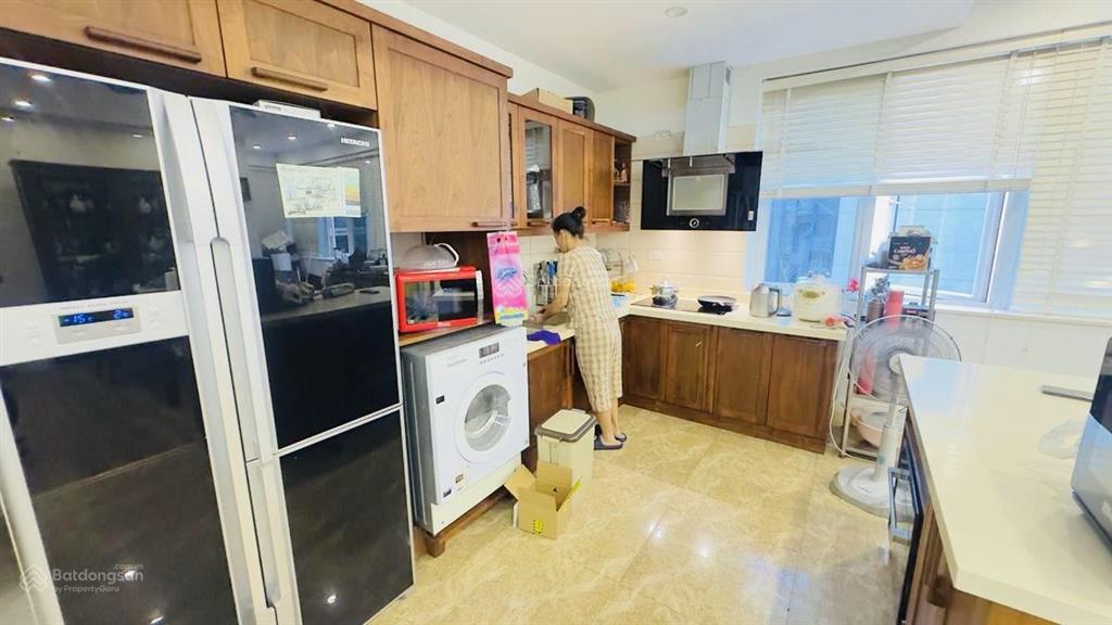 Bán nhà thụy khuê diện tích 180m2. 7 tầng thang máy. ô tô tránh cách hồ tây 30m. giá 68 tỷ tl.