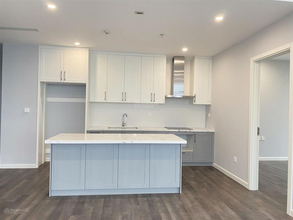 Hot! cho thuê chung cư paragon  cầu giấy. 138m2  3 ngủ  đồ cơ bản. 17 triệu. 0971 337 ***