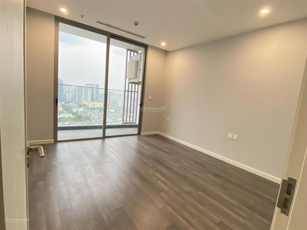 Hot! cho thuê chung cư paragon  cầu giấy. 138m2  3 ngủ  đồ cơ bản. 17 triệu. 0971 337 ***