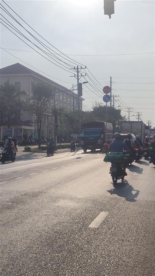 Mặt tiền kinh doanh nhựa 12m, sát chợ, trường học cấp 1,23, giá 50 triệu/m2, hóc môn