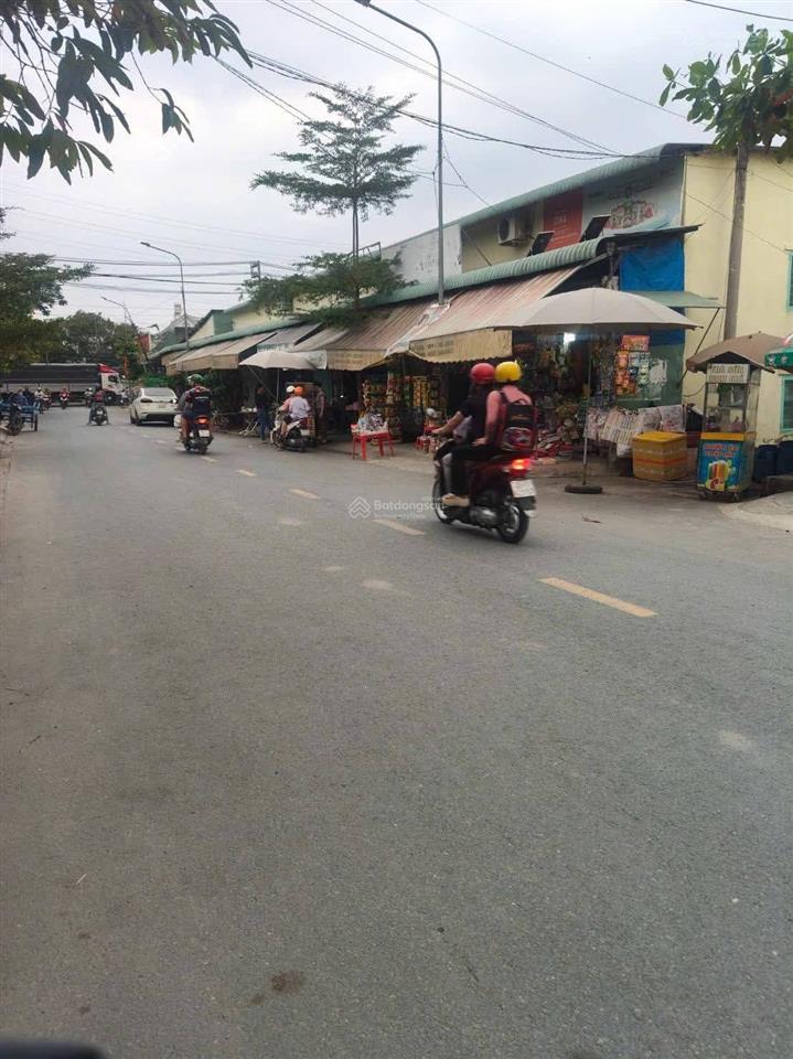 Mặt tiền kinh doanh nhựa 12m, sát chợ, trường học cấp 1,23, giá 50tr/m2 hóc môn