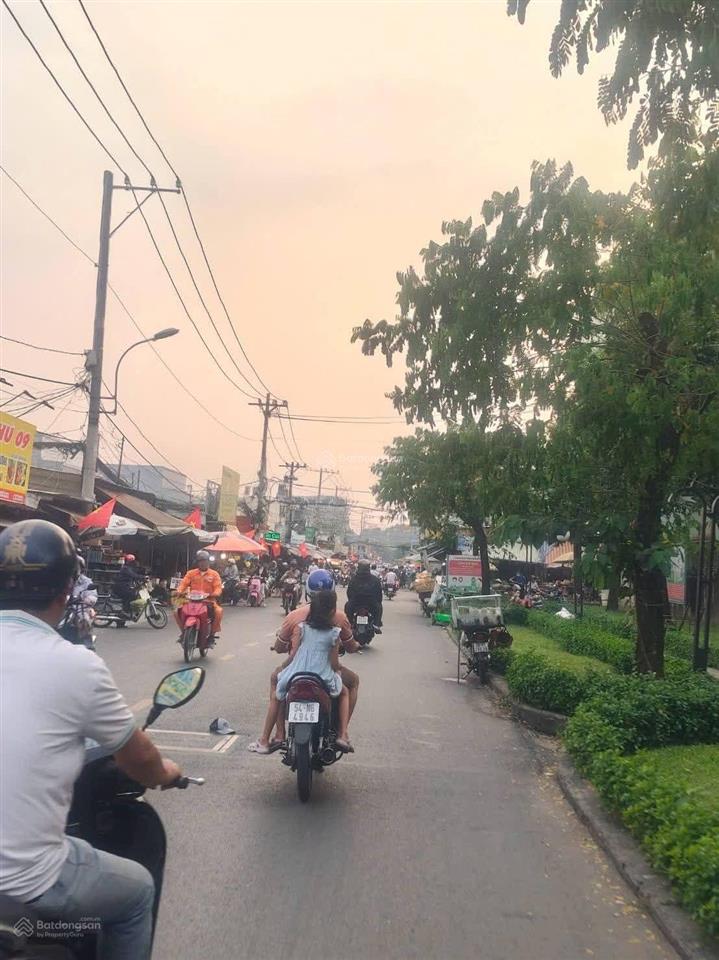 Mặt tiền kinh doanh nhựa 12m, sát chợ, trường học cấp 1,23, giá 50tr/m2 hóc môn