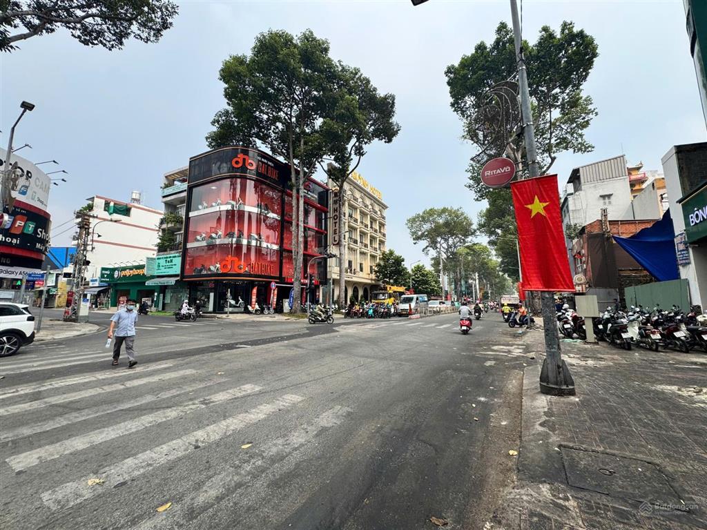 Cần bán gấp nhà góc 2 mt trần hưng đạo, lê hồng phong, cách chợ bến thành 5 phút di chuyển