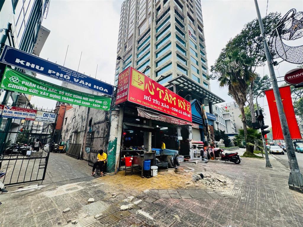 Cần bán gấp nhà góc 2 mt trần hưng đạo, lê hồng phong, cách chợ bến thành 5 phút di chuyển