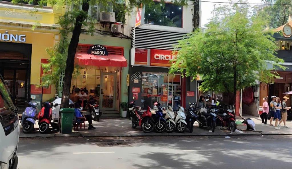 Hàng hiệu nhà mặt tiền nguyễn du  đối diện nhà thờ đức bà  bưu điện hàng hiệu