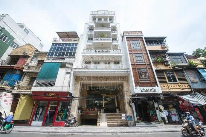 Giảm 25 tỷ. toà khách sạn cách chợ bến thành 700m, hầm 7 tầng 8.3mx24m có 34 phòng. hđt 400tr/th