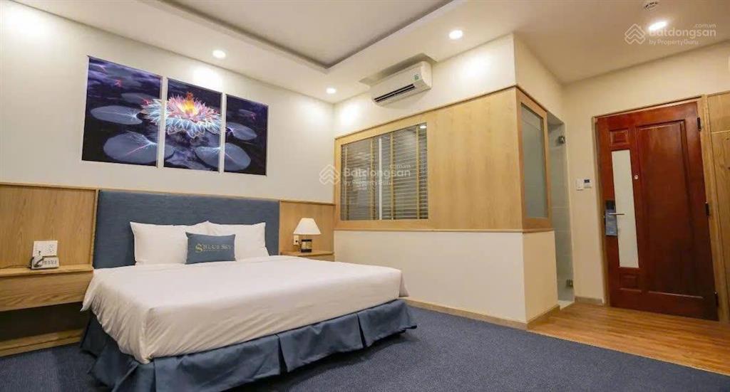 Giảm 25 tỷ. toà khách sạn cách chợ bến thành 700m, hầm 7 tầng 8.3mx24m có 34 phòng. hđt 400tr/th