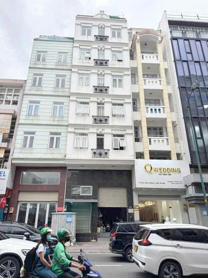 Giảm 25 tỷ. toà khách sạn cách chợ bến thành 700m, hầm 7 tầng 8.3mx24m có 34 phòng. hđt 400tr/th