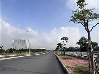 Bán nhà mặt phố, dt 100m2, giá nhỉnh 7 tỷ gần bến xe quận 8. chính chủ, tiện ích đầy đủ