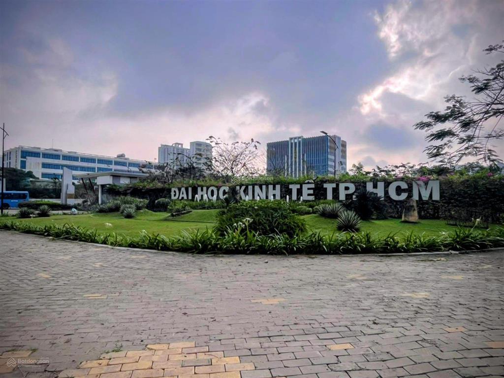 Nh.à to, đường to, gi.á nhỏ.
5x18, 5 tầng vuông đét, lộ nhựa 12 m, cách n v linh 100m. nhỉnh 8t.ỷ