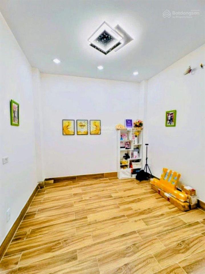 Nhà mới đẹp, hẻm rộng hơn 5m. đường dương bá trạc. 4 tầng, 4pn. đúc kiên cố.
nhỉnh 7 t.ỷ