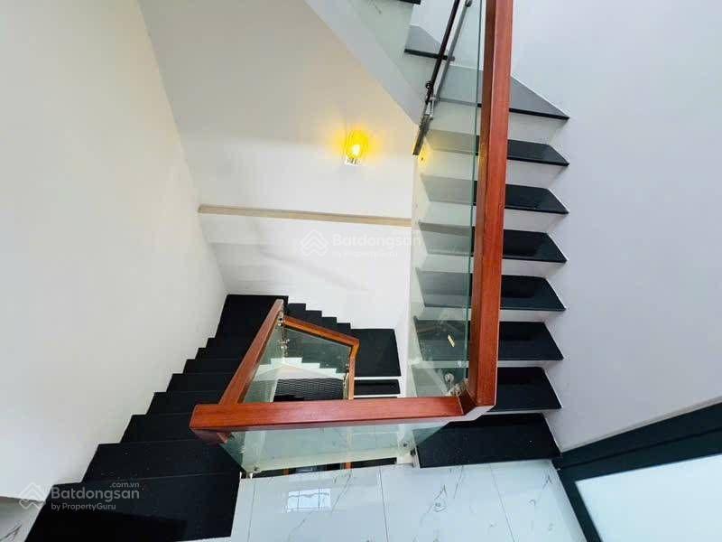 Nhà mới view triệu độ, 4 tầng thông bình đông, quận 8 (nay là phường phú định).nhỉnh 6 tỷ